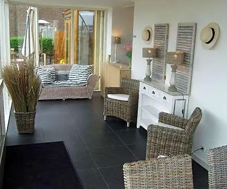 מלון Badhotel Zeecroft 2*